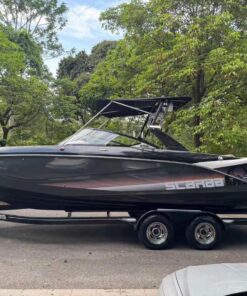 Scarab 255 Twin-Engine Sport Boat: Boasting a massive 520 horsepower output(Personal items are non-returnable and non-exchangeable once sold.)